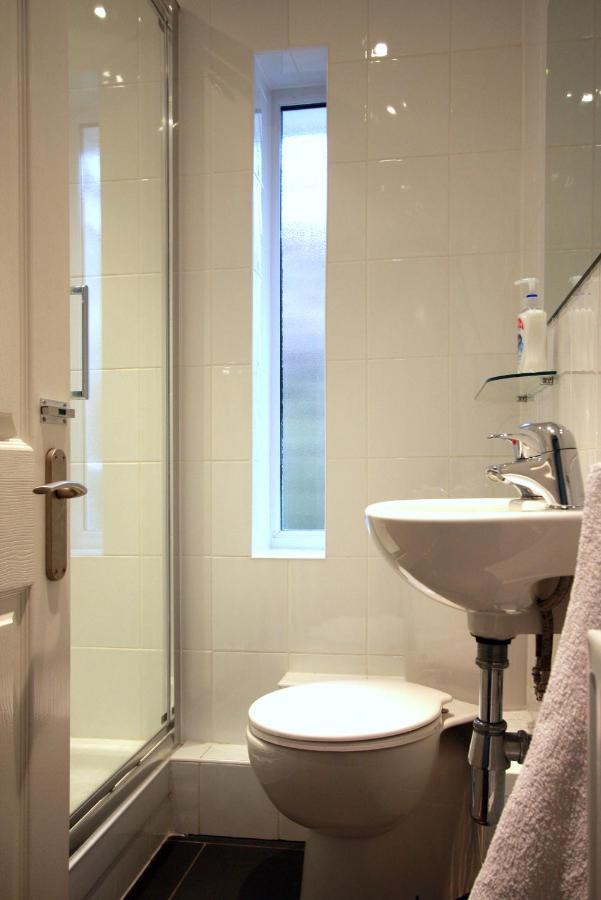 Abacus Bed And Breakfast, Blackwater, Hampshire Camberley Buitenkant foto