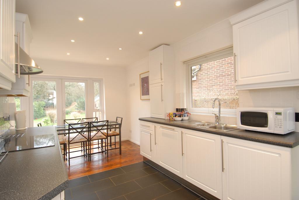 Abacus Bed And Breakfast, Blackwater, Hampshire Camberley Buitenkant foto