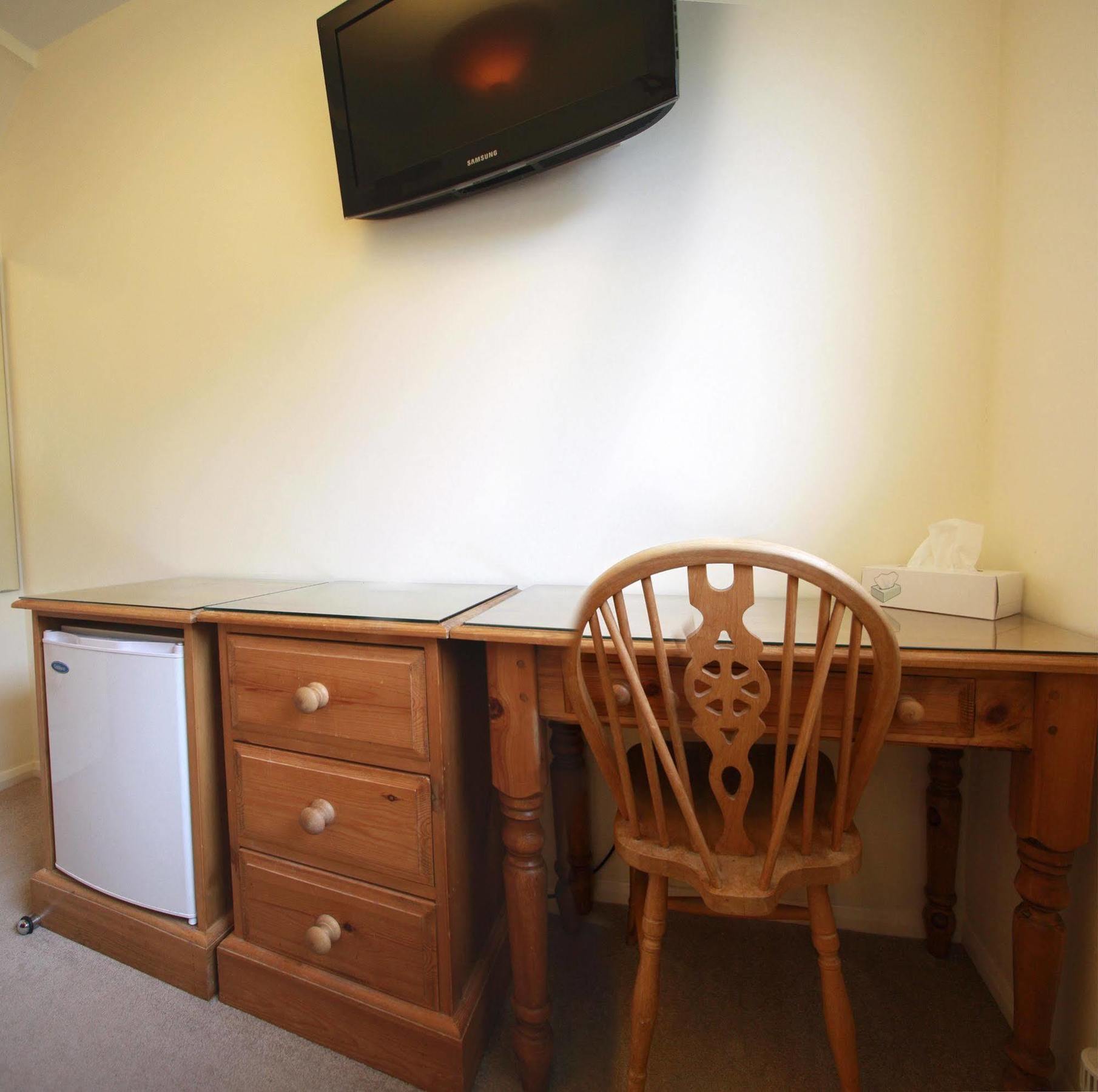 Abacus Bed And Breakfast, Blackwater, Hampshire Camberley Buitenkant foto