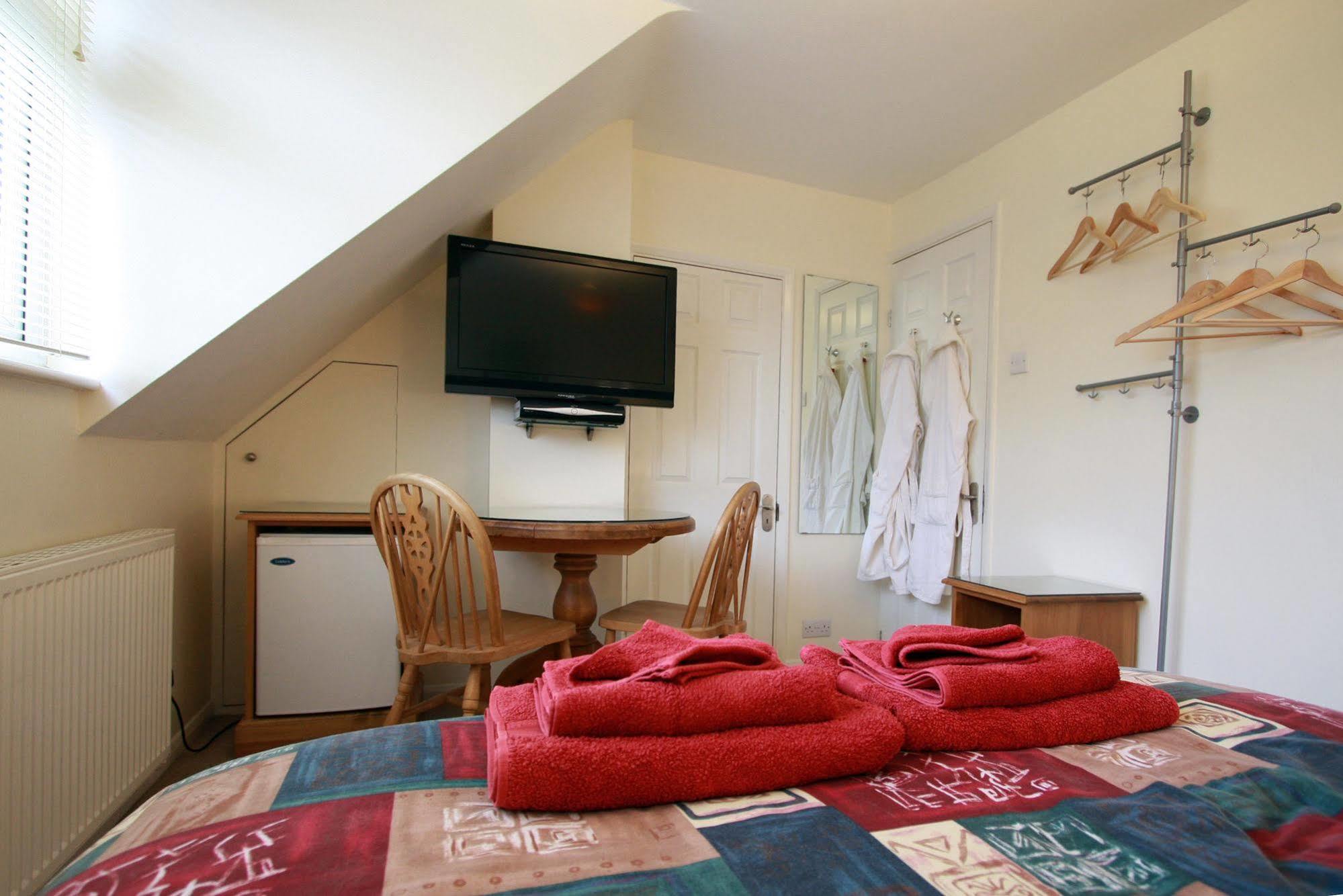 Abacus Bed And Breakfast, Blackwater, Hampshire Camberley Buitenkant foto